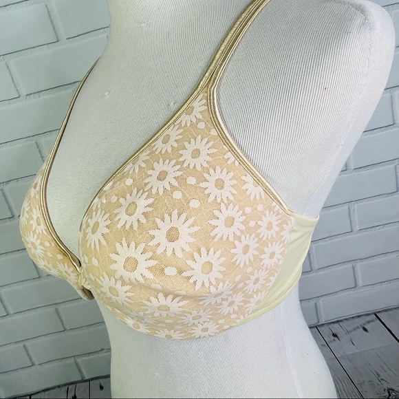Warner's Intimates & Sleepwear 25 Vintage Warners Nude Daisy Lace